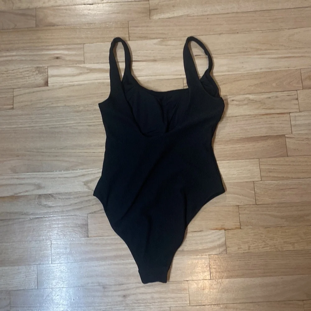 Black textured one piece women’s bathing suit size small - Picture 2 of 3
